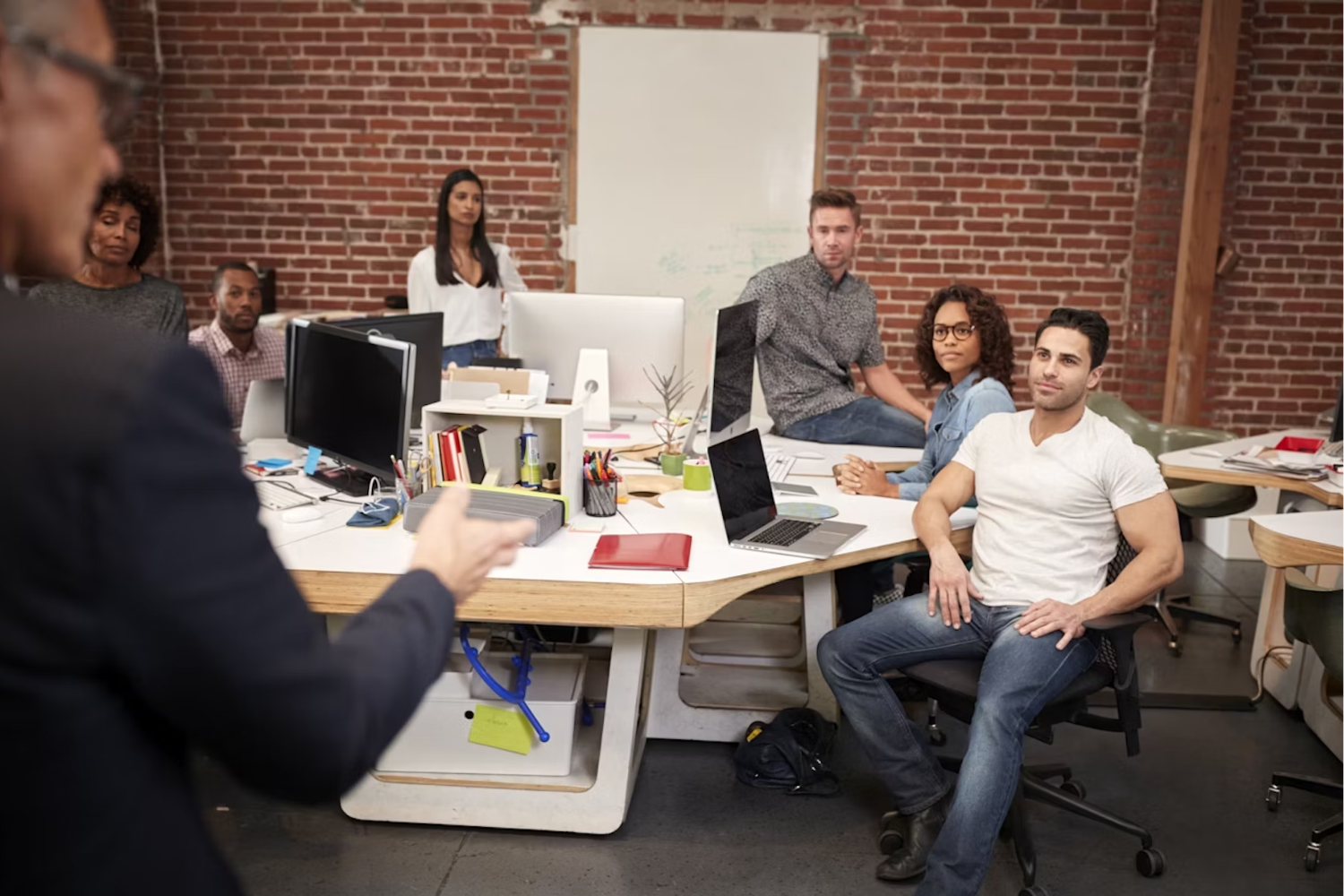 équipe de travail qui gère leur culture d'entreprise